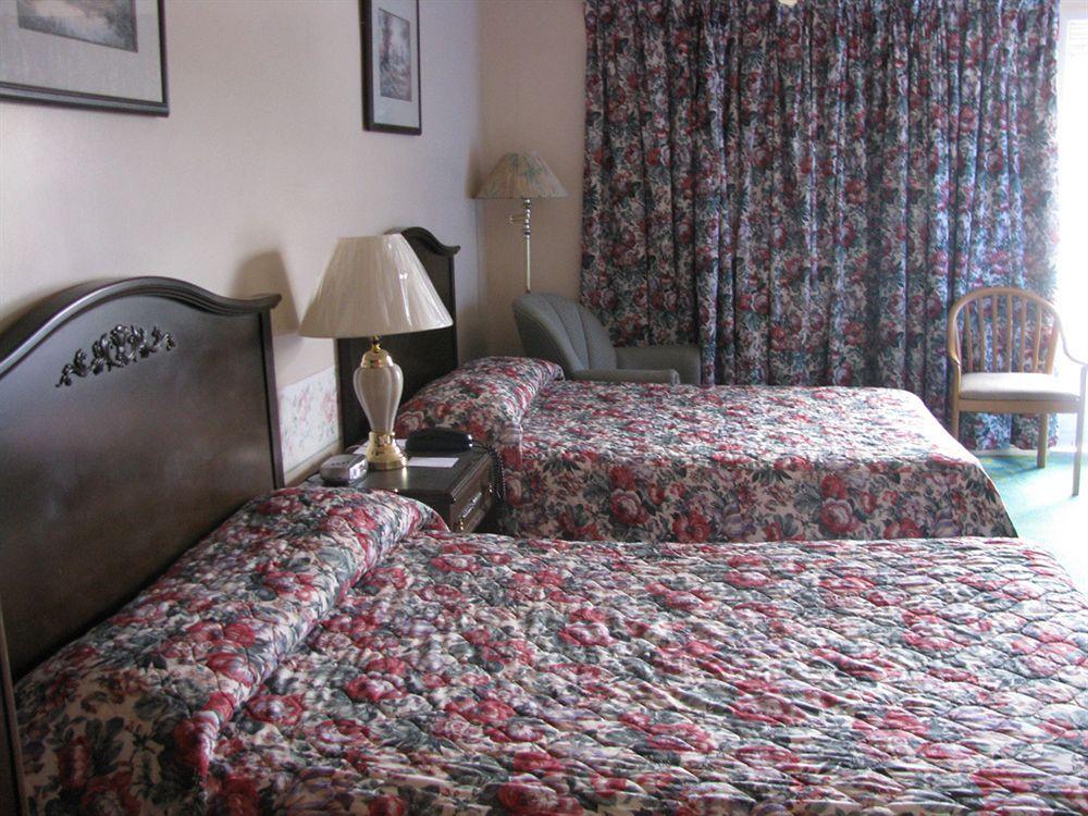 Chipican Motel Sarnia Bagian luar foto