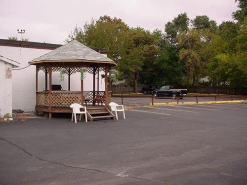 Chipican Motel Sarnia Bagian luar foto