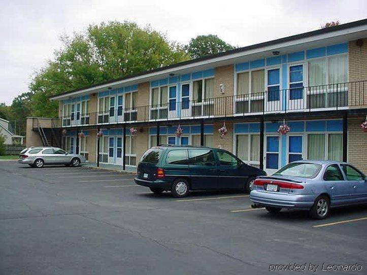 Chipican Motel Sarnia Bagian luar foto